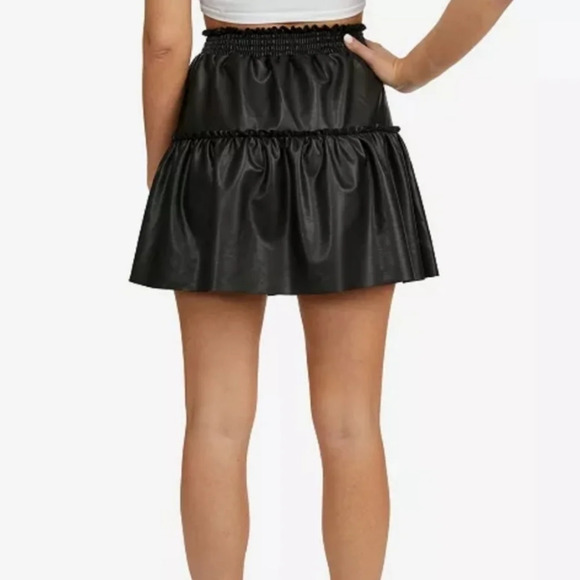 Laundry By Shelli Segal Black Mini Faux Leather Skirt Smocked  Waist Size Medium - Picture 2 of 12